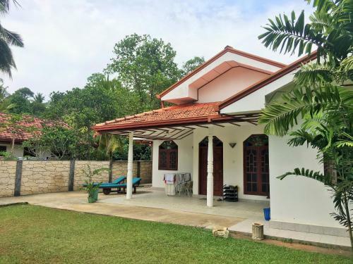 Swiss Villa Moragalla Beach
