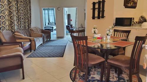 Rove Lodging-3 Bedroom Service Apartment-mountain View