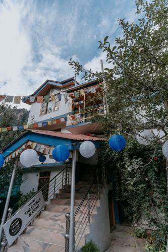 Hotel The Locals Manali
