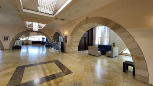 Hotel Red Crescent Guesthouse