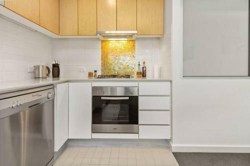 Morphett Lights- 1 Bdrm Sleeps 1-4 Parking Pool