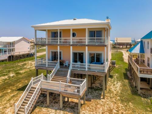Ricky Mos' Island Oasis - 2628 Bridgeview Home