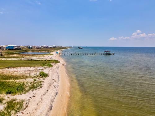 Ricky Mos' Island Oasis - 2628 Bridgeview Home
