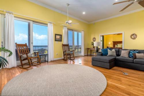 Ricky Mos' Island Oasis - 2628 Bridgeview Home