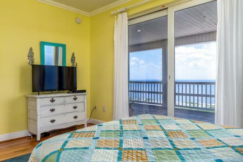 Ricky Mos' Island Oasis - 2628 Bridgeview Home