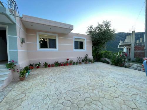 Cheerful 3-bedroom Private Villa In Borsh!