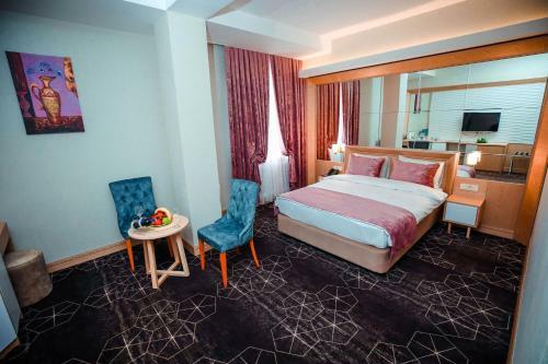 Regal Inn Badamdar Hotel
