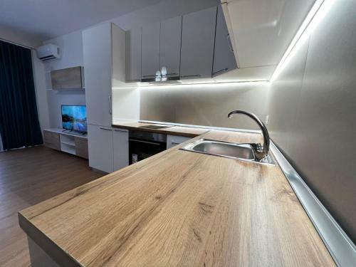 Palm Trees Apartment Durres