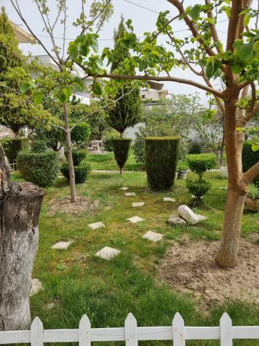 Hostal Guest House Vila Elezi