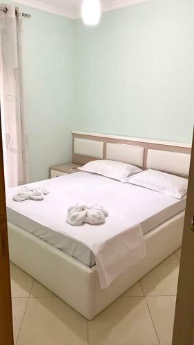 Edoni's Apartments