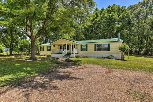 Charming Countryside Home With Covered Porch!
