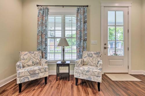 Lovely Mobile Retreat With Deck And Front Porch!