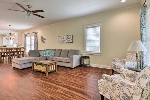 Lovely Mobile Retreat With Deck And Front Porch!