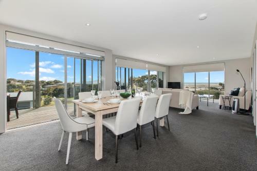 Sea It All On Devon - Mangawhai Holiday Home