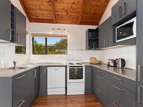 Charmed On Molesworth - Mangawhai Holiday Home