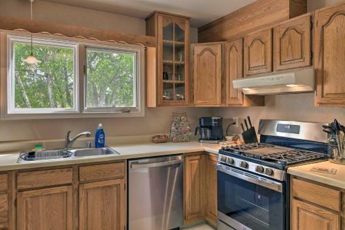 Pet Friendly Anchorage Retreat With Deck And Yard