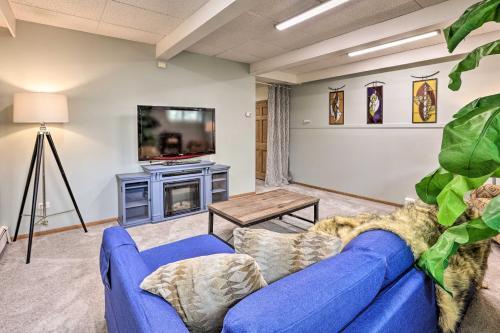 Spacious Fairbanks Home Fireplace, Walk Dtwn