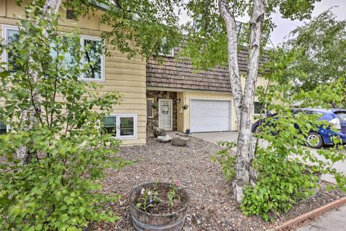 Spacious Fairbanks Home Fireplace, Walk Dtwn
