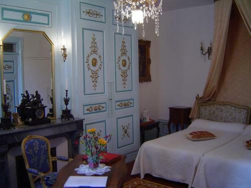 Hostal Chateau De La Chapelle Des Bois