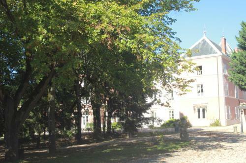 Hostal Chateau De La Chapelle Des Bois