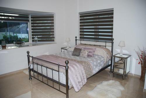 Hostal Kaminia Guest House