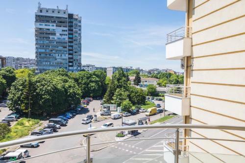 Bright Apartment For 5 Guests With Free Parking
