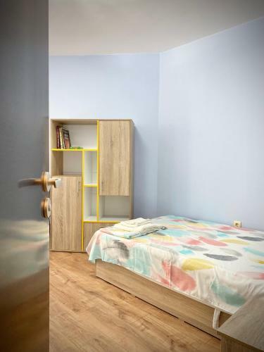 Bright Apartment For 5 Guests With Free Parking