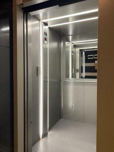 Bright Apartment For 5 Guests With Free Parking