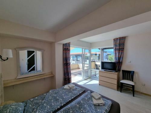 Bright Apartment With Big Terrace And Sea View