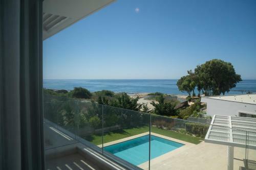 Luxury Villa Next To Parklane Hotel.