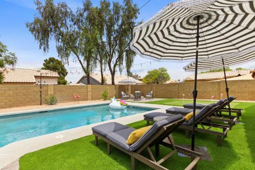 Amazing Chandler Home With Putting Green And Pool