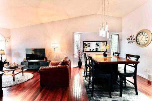 The Jackson House (beautiful & Enormous)