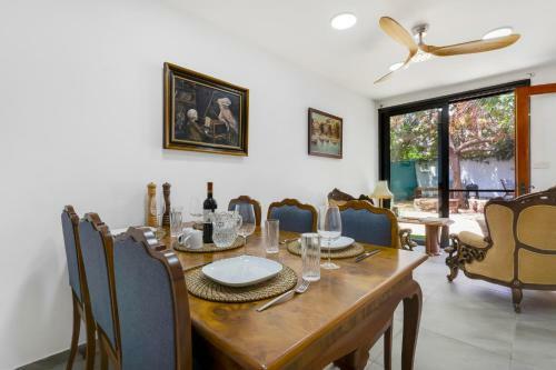 To Hani - Large Traditional House