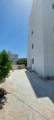 Sunshine Square Apartments
