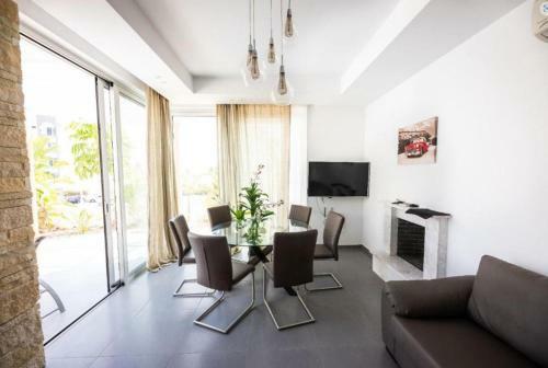Remarkable 3-bed House In Paralimni