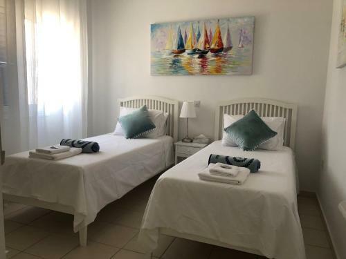 Limnaria Gardens - Modern Sunny 2 Bed Apartment
