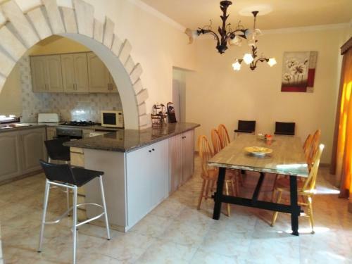 Lovely 7 Bedroom Villa
