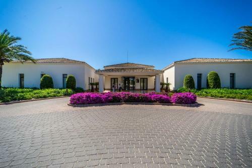 Spectacular Apartment In Las Colinas - Ls21lc