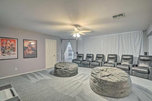 Lavish House With Home Theater And Fireplaces!