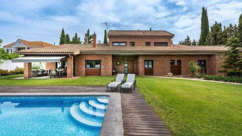 Villa De La Luz Albolote By Ruralidays