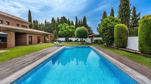 Villa De La Luz Albolote By Ruralidays