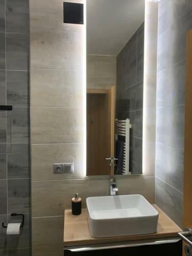 Apartamento �tuln� Ubytov�n� P?�mo V Centru ?eladn�