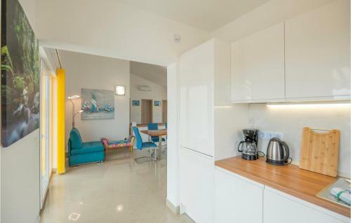 Awesome Apartment In Vrboska With 2 Bedrooms
