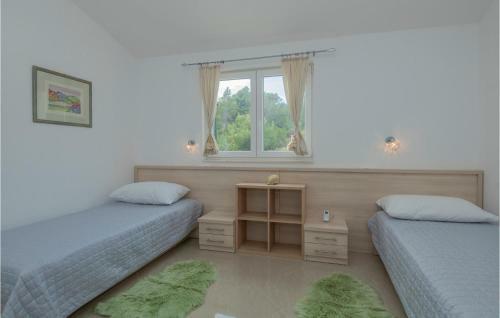 Awesome Apartment In Vrboska With 2 Bedrooms