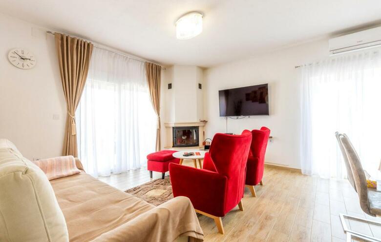 Nice Home In Vrlika With Wifi And 4 Bedrooms
