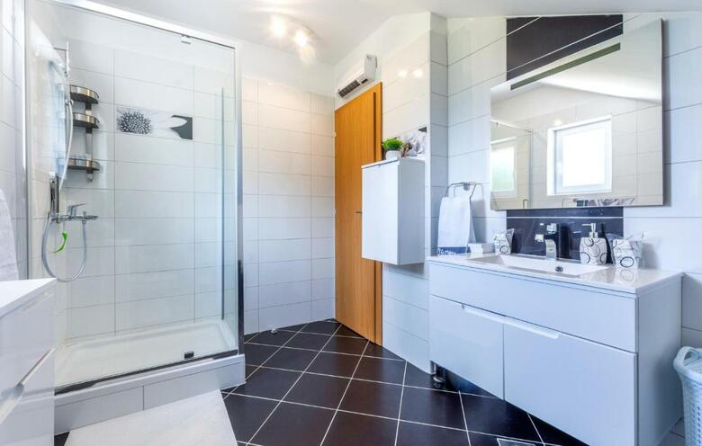 Nice Home In Vrlika With Wifi And 4 Bedrooms