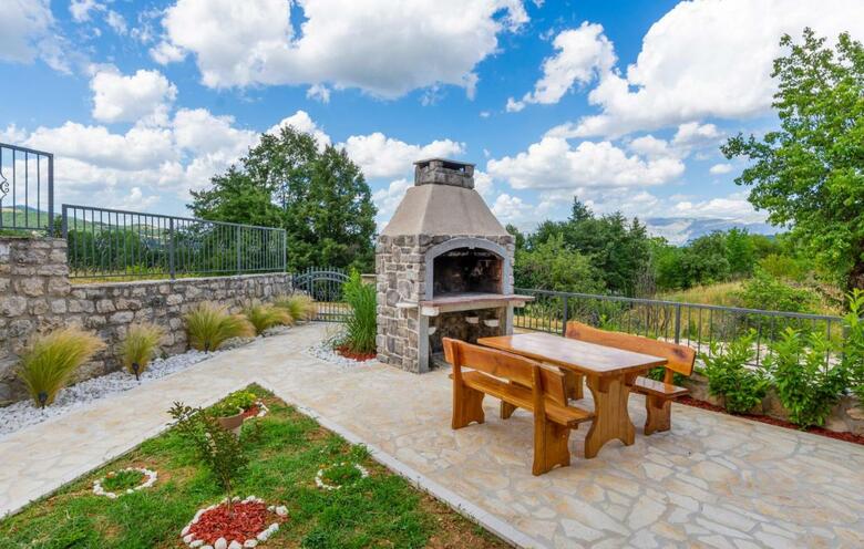 Nice Home In Vrlika With Wifi And 4 Bedrooms