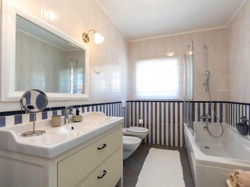Villa Alba Vrsar With Jacuzzi And Sea View