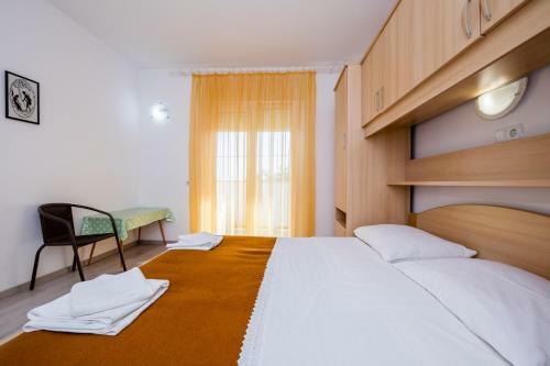 Hostal Apartments Mladenka In Banjol