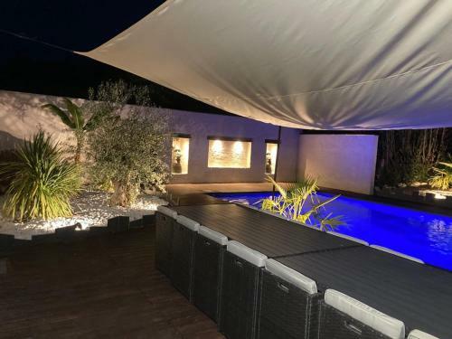 Magnifique Villa Avec Piscine Chauff�e Et Jacuzzi